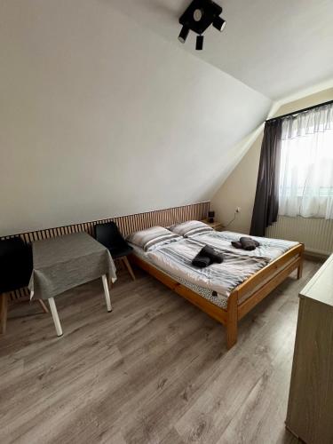 a bedroom with a bed and a desk in it at Dom Gościnny Tomasz Mielenko in Mielenko
