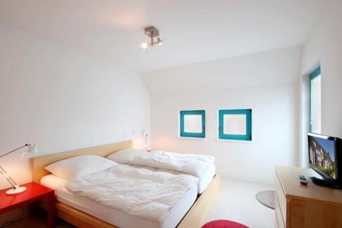 A bed or beds in a room at Haus Rabe by Rujana