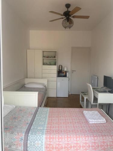 Mirela's Private Room with key, AC, lift & balcony in the center of Nice on the Cote d'Azur photo 10