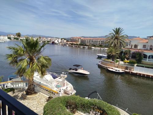 Apartament 3 persones amb piscina comunitaria Terrassa amb vistes canal i Llac St Maurici