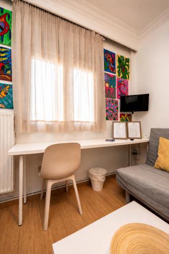 Art House by InFox Suites - City Center Retreat