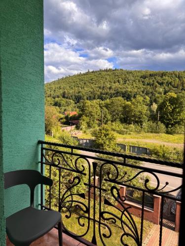 a chair on a balcony with a view of a mountain at Під Боржавою in Volovets