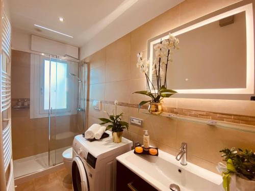 a bathroom with a sink and a washing machine at Anna's Cozy Nest a Udine in Udine