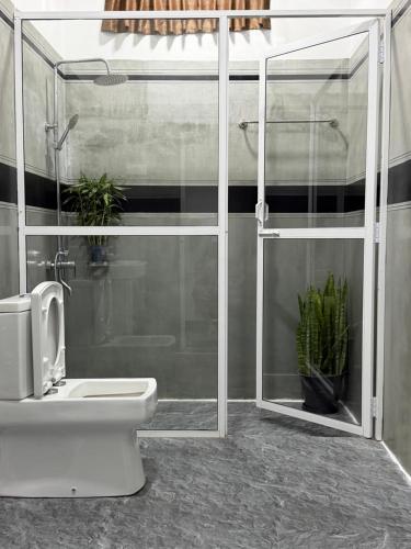a bathroom with a toilet and a glass shower at Peak Blooms Ella in Ella