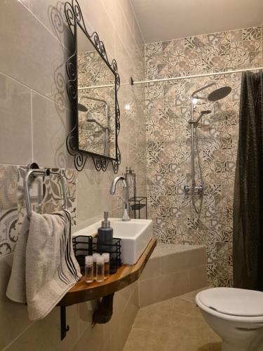 a bathroom with a sink and a toilet at L'ancienne menuiserie in Tabarka