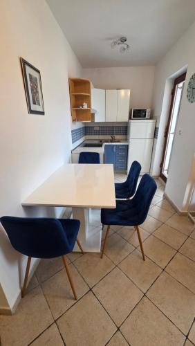 Apartmani MW, Plavi apartman