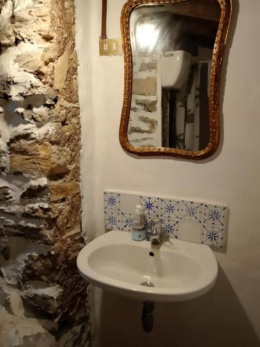 a bathroom with a sink and a mirror at Medieval Village Rural B&B in Ne