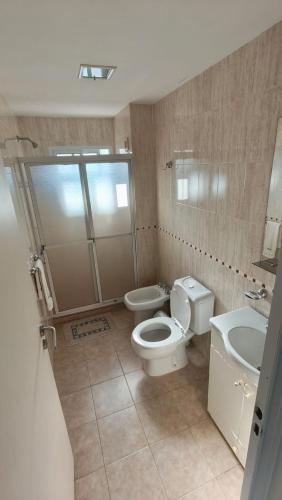 a bathroom with a toilet and a sink at Los Abus in Colón