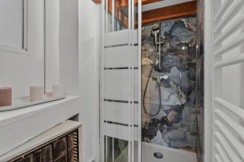 Paris, aux portes du Marais, Duplex de caractère climatisé, 2 chambres