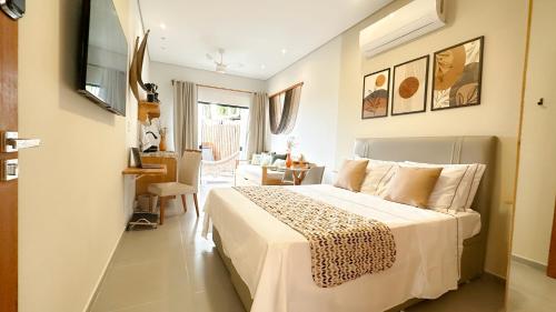 a bedroom with a bed with a leopard print blanket at Mirante das Conchas - Melhor Localização in Itacaré