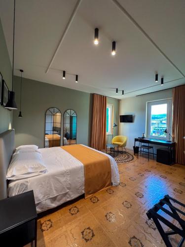 a bedroom with a bed and a desk in a room at Villa Scarpino in Massignano