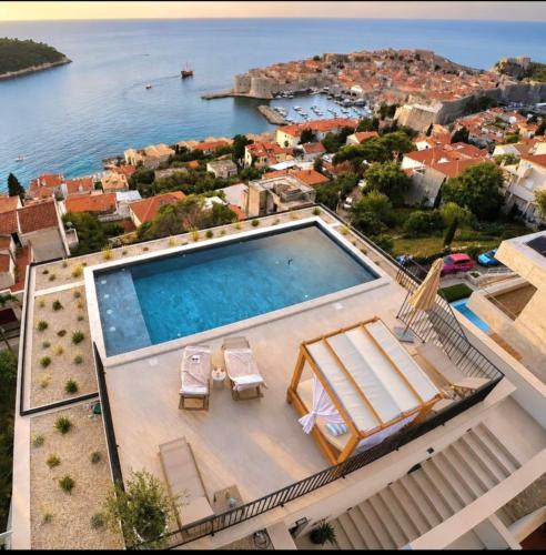 La Dolce Villa Luxury Penthouse with Rooftop Pool & Sea View