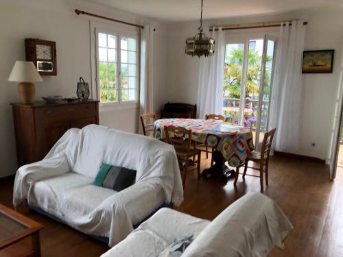 a living room with a white couch and a table at Ciboure in Ciboure