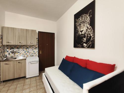 a living room with a couch and a kitchen at baia verde holiday in Baia Verde