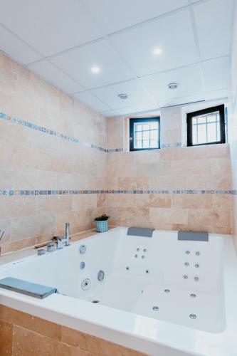 a large bathroom with a large bath tub at Appartement - Michelet in Le Havre