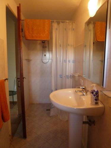 a bathroom with a white sink and a shower at B&B Cà Giovanni Country Resort Pet Friendly in Urbino