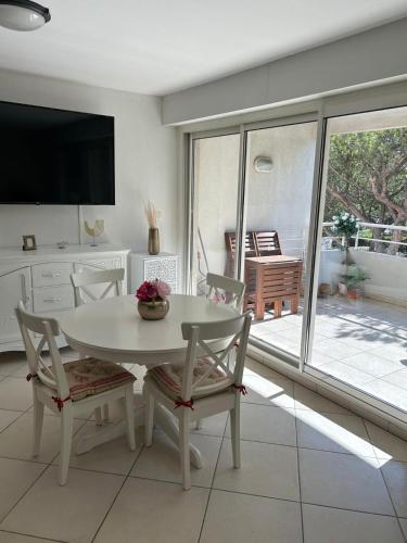 Duplex 75m2, Plage de sable fin à 1 min à pied