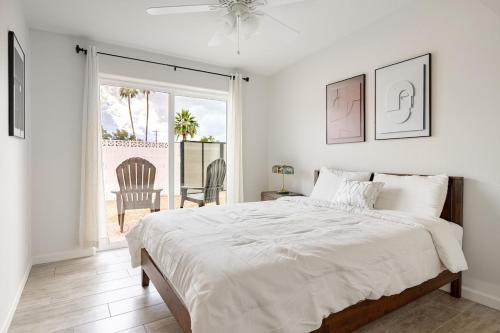 a white bedroom with a large bed and a window at Oasi Elegante in Scottsdale