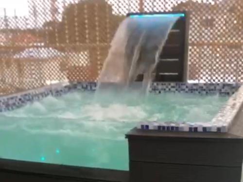 a water slide in a swimming pool at Pen House Vista Sur in Baní