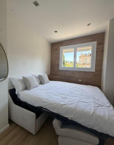 Amazing 2 Bedroom Cannes Apartment Behind Martinez Hotel