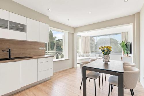 Amazing 2 Bedroom Cannes Apartment Behind Martinez Hotel