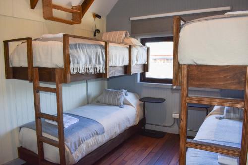 a bedroom with two bunk beds in a room at Casa Curacautin Hostel in Curacautín