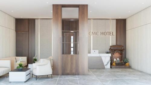 eine Lobby mit einem Cine-Hotel-Schild an der Wand in der Unterkunft CMC Hotel in Bắc Giang