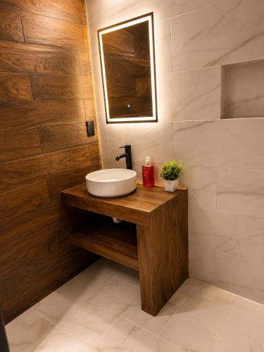 a bathroom with a sink and a mirror at Casa Luna con alberca privada y billar in Cuautla Morelos