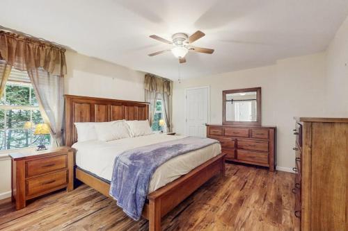 a bedroom with a bed and a ceiling fan at Stargazing Daydreamer in Arlington