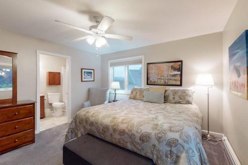 a bedroom with a bed and a ceiling fan at Mountain View at Mountainside in Stowe