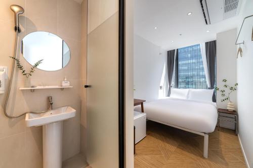 Баня в Hotel LETS Above