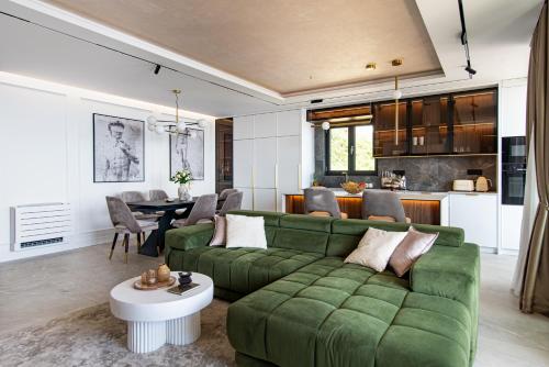La Dolce Villa Luxury Penthouse with Rooftop Pool & Sea View