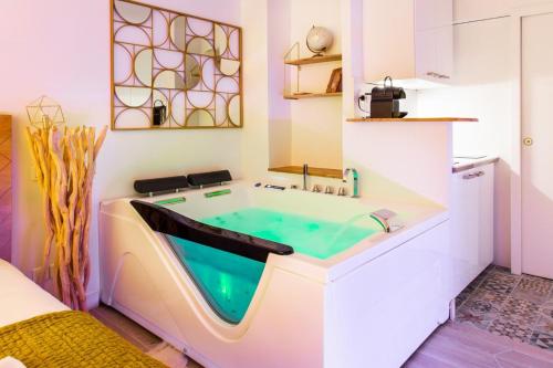 Love room - 2P with Jacuzzi