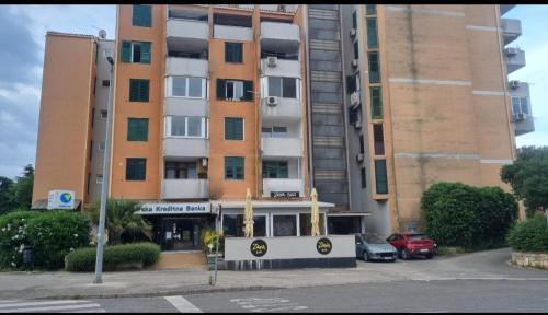 LEOMI Apartment