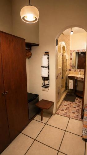 a bathroom with a sink and a toilet and a mirror at Estadio Azteca Banorte Suites in Mexico City