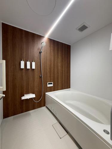 a bathroom with a large tub and a shower at Fubuki Kimobetsu in Abuta
