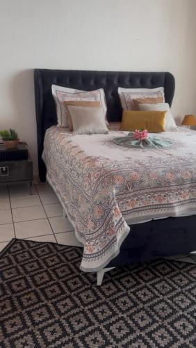 a bed with pillows on it in a room at Une Parenthèse à 2 in Saint-Joseph