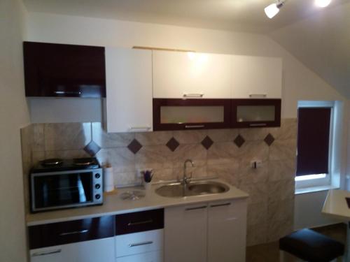 Kuchyňa alebo kuchynka v ubytovaní Guest House Mačić