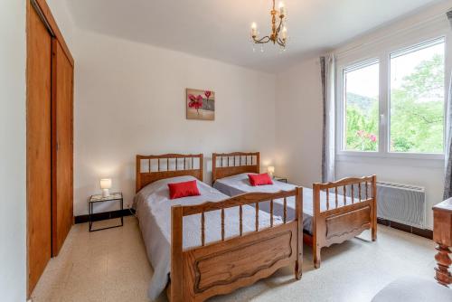 a bedroom with two bunk beds and a window at Gîte La Motette Drôme Provençale in Rousset-les-Vignes