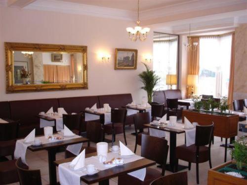Un restaurant sau alt loc unde se poate mânca la Rhein-Hotel