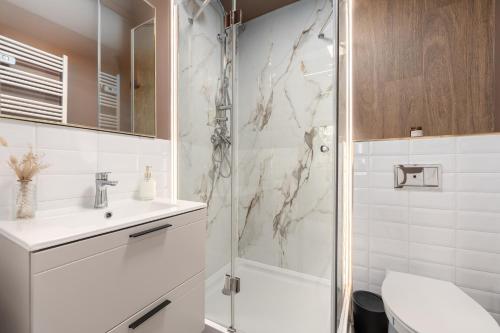 a bathroom with a shower and a sink at Aparthotel Cieplice in Jelenia Góra