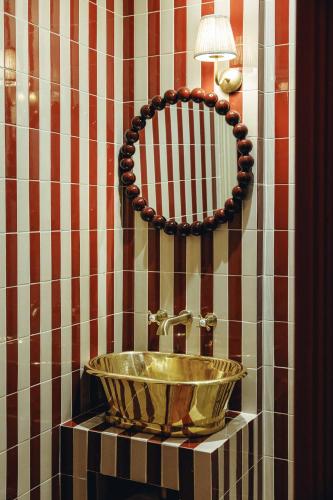 La Suite du Paon - Heart of Paris with AC