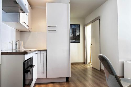 Foto One-bedroom apt with balcony on Rue Hoche 5