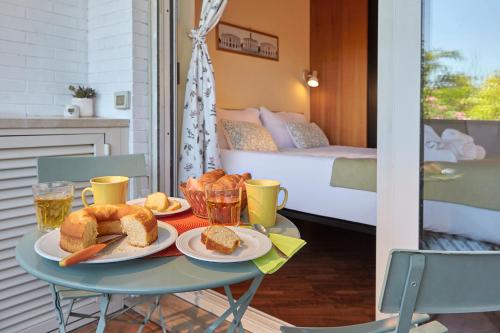 Delmirani's Book Apartments - Vatican View photo 41