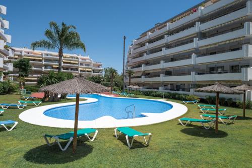 Bonitas vistas al golf y piscina en Guadalmina Marbella