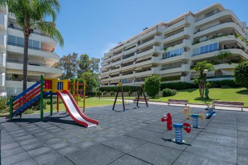 Bonitas vistas al golf y piscina en Guadalmina Marbella