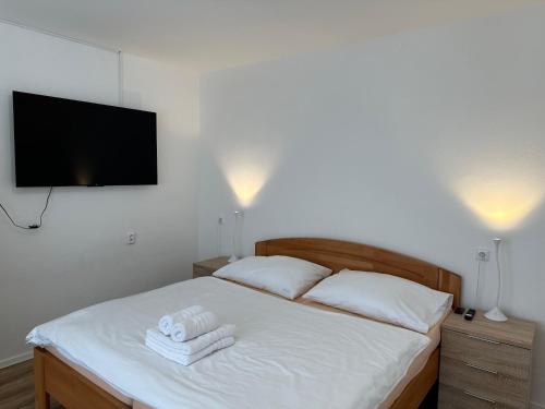 a bedroom with a bed with two towels on it at Penzion Trödler in Brod nad Dyjí