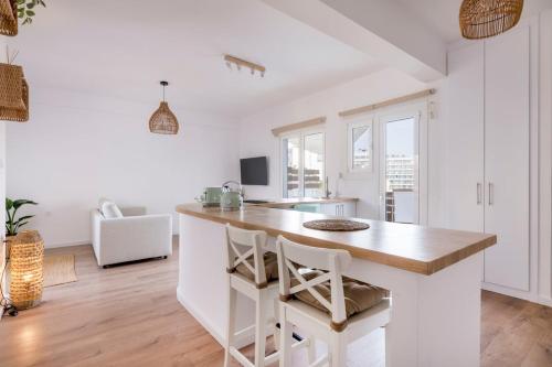 The Boho Suite - Private Jacuzzi & Acropolis View