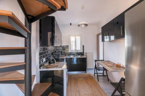 Aether Penthouse - Whirlpool & Acropolis View