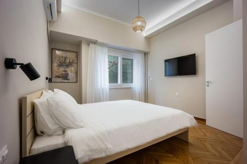 Kefi - Bright 2BR Athens Apartment